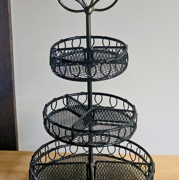 3 Tier Metal Jewelry Tree, Round Necklace Bracelet Earring Tower Display Rack - Picture 1 of 5